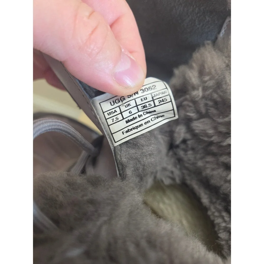 UGG australia adirondack